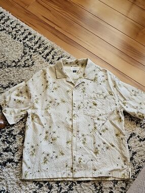 American Eagle Cream Floral Relaxed Fit Short Sleeve Shirt